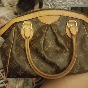 Louis Vuitton Monogram Tivoli PM
AR5008